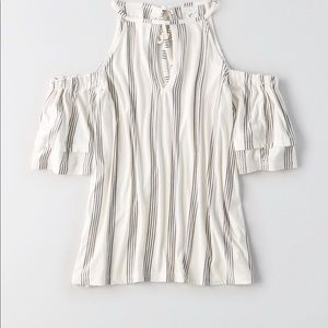 Soft and Sexy American Eagle Keyhole Top